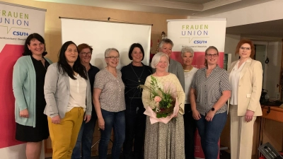 Personen von links nach rechts: Barbara Gerl, Diane Schobert, Regina Freitag, Edeltraud Fischer-Graf, Claudia Kammerl, Renate Amrhein, Birgit Birner, Petra Meyer, Silke Kunz, Bianca Sommer (Bild: Renate Amrhein)
