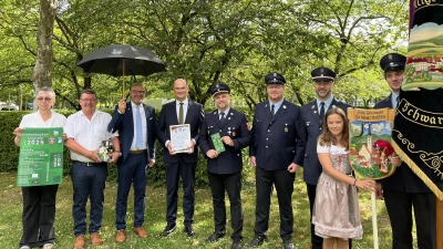Albert Füracker übernahm die Ehrenpatenschaft für das Schwarzhofener Heimatfest, die ihm eine Abordnung mit den Festleitern Bürgermeister Maximilian Beer, Christian Voith und Andreas Immervoll angetragen haben. (Bild: Michael Cencic)