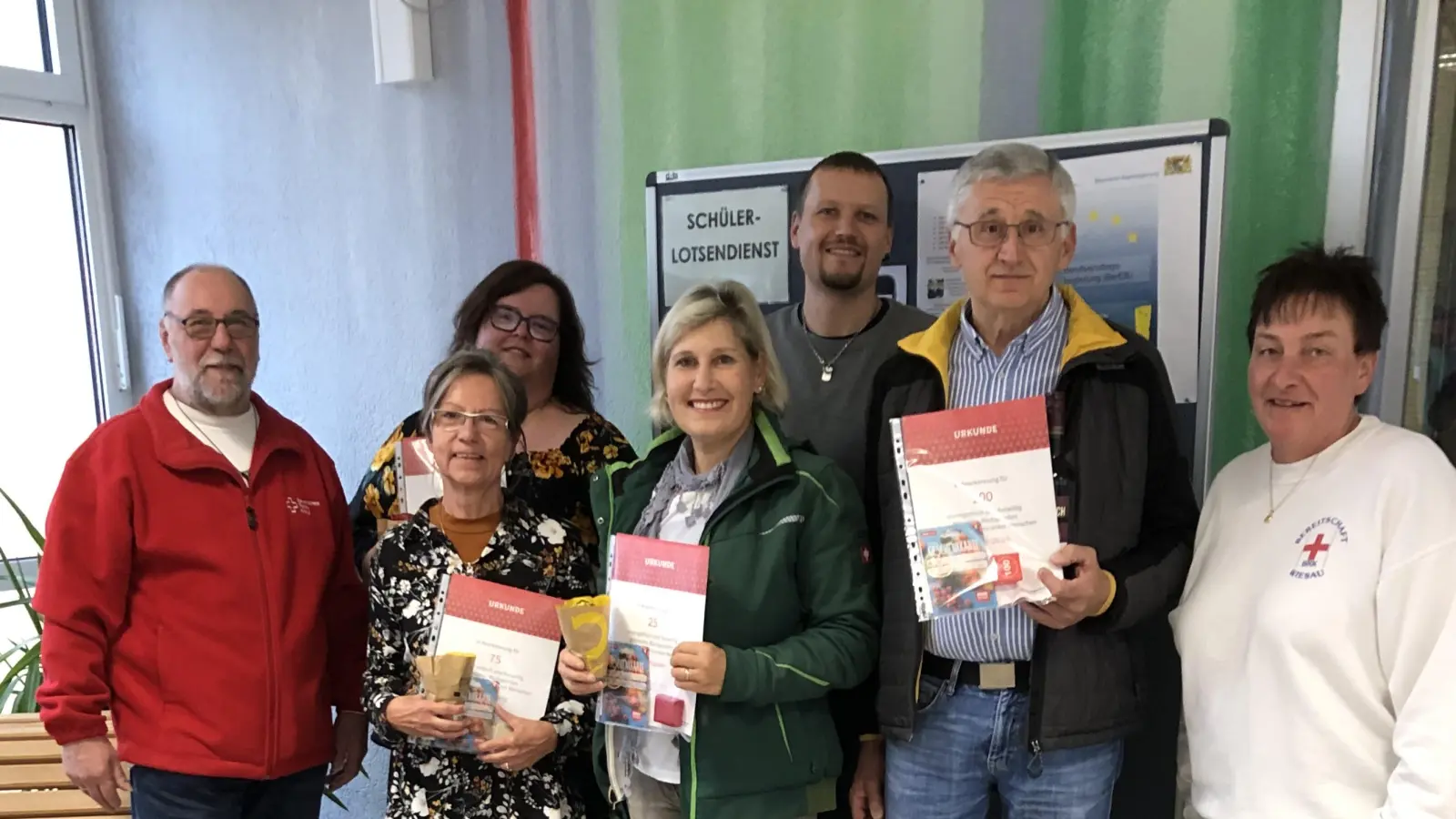 Auf dem Foto von links Stellvertretender Bereitschaftsleiter Richard Meierl, Margot Konz, Gabriele Lang, Anja Klarner, Andreas Brandl, Helmut Ulrich, Coni Klarner BRK Wiesau (Bild: Robert Wolfrum)