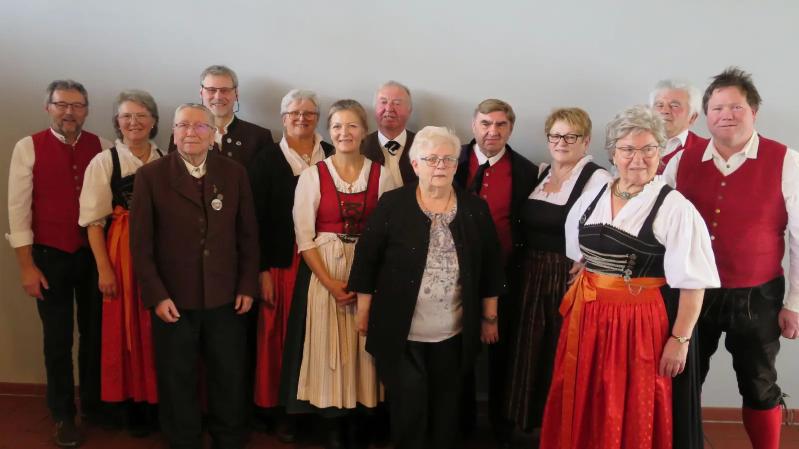 Die neue gewählte Vorstandschaft des Oberpfälzer Volksliedkreises Schwandorf.  (Bild: Maria Hammerer)