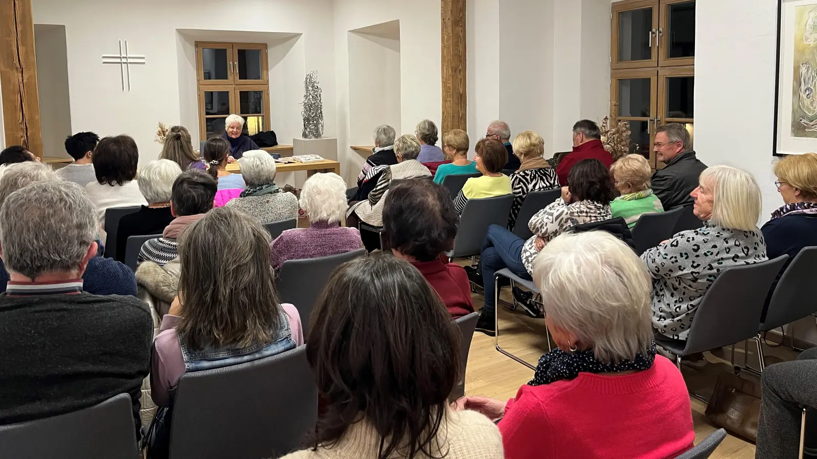 Gut besucht war die Lesung in der Stadtbücherei in Mitterteich.  (Bild: Pia Heinrich)