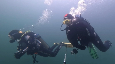 Die gute Orientierung unter Wasser ist beim Tauchen ganz wichtig. Bei einem Kurs in Sachsen-Anhalt haben Mitglieder des TC Nautilus wichtige Erfahrungen gesammelt. (Bild: T. Neufeld/exb)