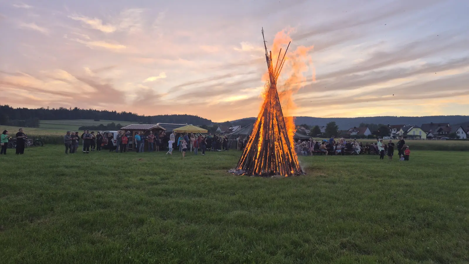 Johannisfeuer Firedenfels 2024. (Bild: Reiner Gärtner/exb)