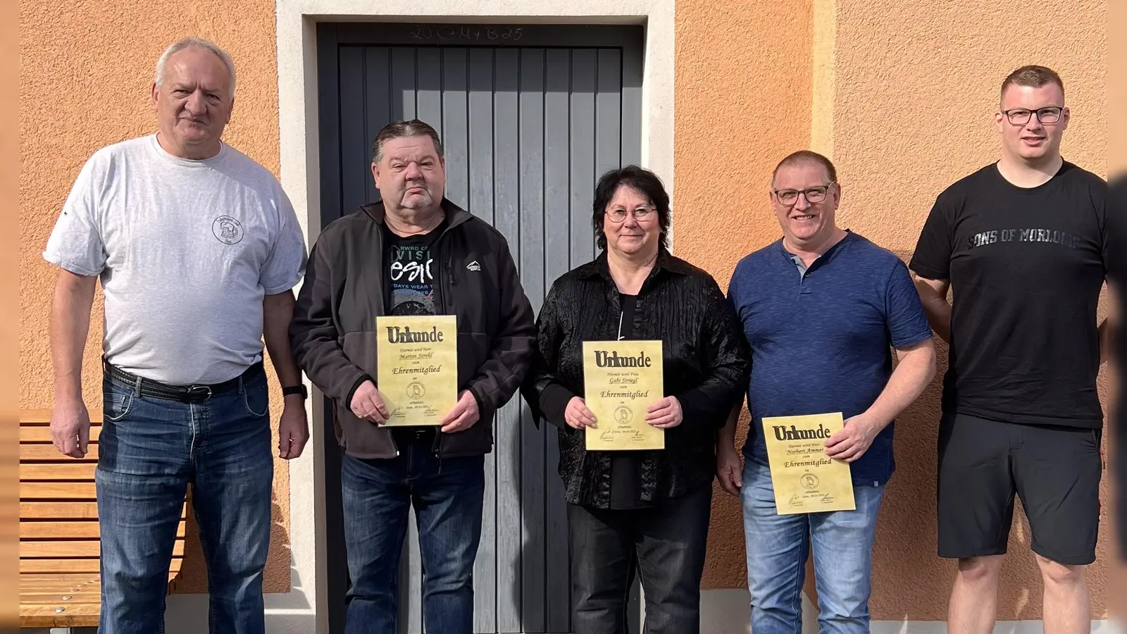 Vorstand Siegfried Kiener, Ehrenmitglieder Martin Strehl, Gabi Striegl, Norbert Ammer, Neumitglied Tobias Taubmann (von links).  (Bild: Siegfried Kiener)