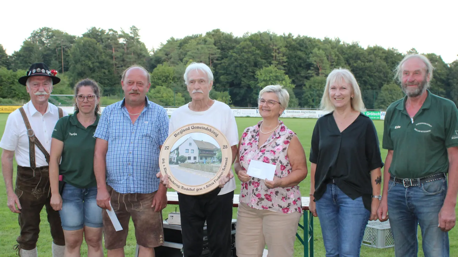 von links: OSB-Präsident Franz Brunner, 1.SM: Tanja Hüttner, 1. Ritter: Robert Götz, 2. Ritter: Karola Högner, Bgm.Brigitte Bachmann, 1. Spl.: Ernst Kölbel; nicht im Bild die Birglandkönigin Silvia Fiederer.  (Bild: Hans Siess)