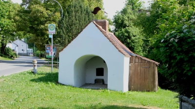  Der restaurierte und die neu eingebaute Feuerstelle im Backofen Schönbrunn werden im Mittelpunkt des geplanten Dorffestes stehen. (Bild: Fred Lehner)