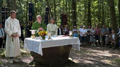 Festgottesdienst am Gipfelkreuz (Bild: Xaver Meier)