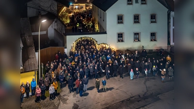 Viele Besucher kamen zur Dorfweihnacht in Beidl. (Bild: Karl Dietz/exb)