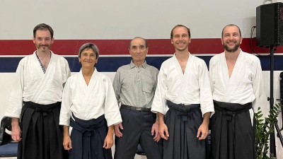 Die Teilnehmer aus dem Stiftland-Aikido mit dem japanischen Aikido-Meister Tada Hiroshi und der italienischen Meisterin Donatella Lagorio. (Bild: Valerii Carlov)