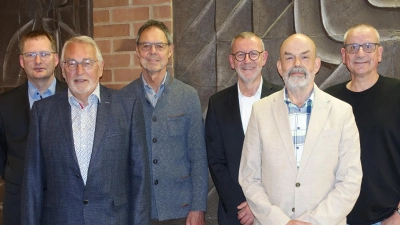 Foto: v.l. Andreas Sagstetter, Alois Michl, Willi Prechtl, Pfarrer Dr. Thomas Vogl, Johannes Röttges, Oskar Sommer  (Symbolbild: Maria Sagstetter)