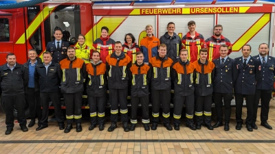 Quereinsteiger auf Gemeindeebende legen Grundausbildung der Feuerwehr ab. (Bild: Florian Schlegel)