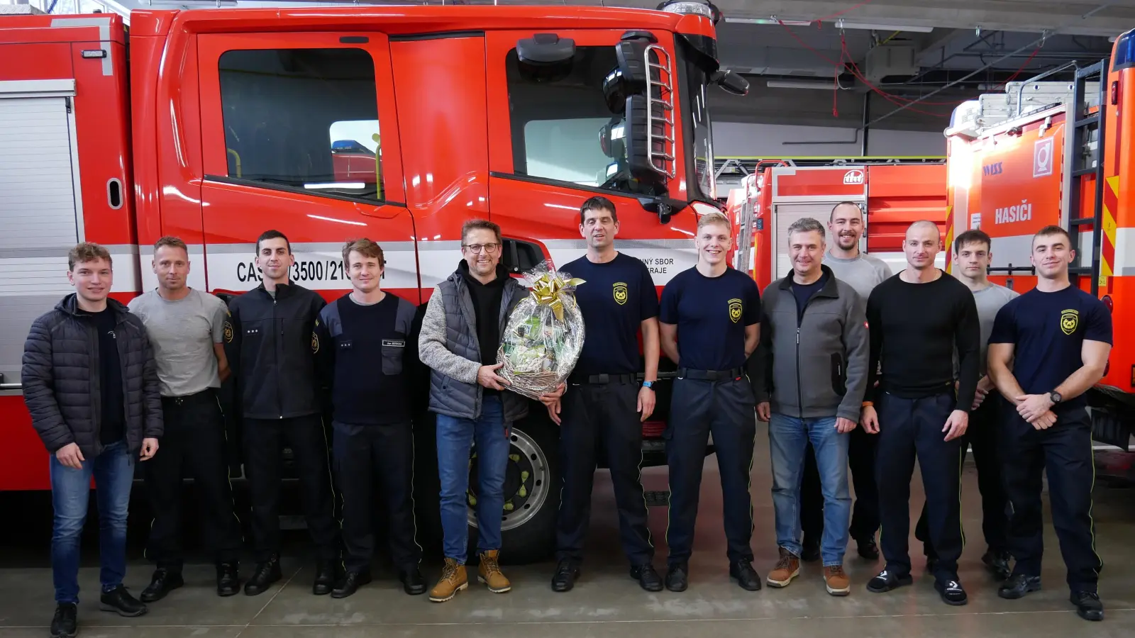 Die Abordnung der Feuerwehr Waldsassen mit den tschechischen Kameraden in Eger. (Bild: Florian Müller)