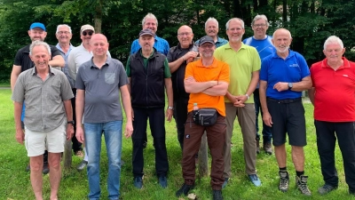 15 Wanderfreunde des OWV Waldthurn erkunden den Bayerischen Wald zu Fuß. (Bild: Roman Bauer )