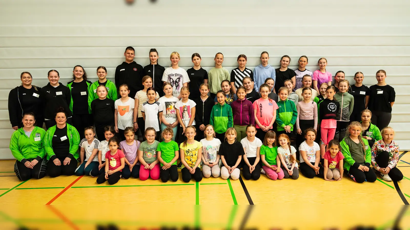 Jugend- und Juniorengruppe im Alter von 7 bis 14 Jahren der AWO Tanzgruppe Grün-Weiß Oberviechtach e.V: (Bild: Michael Welnhofer)