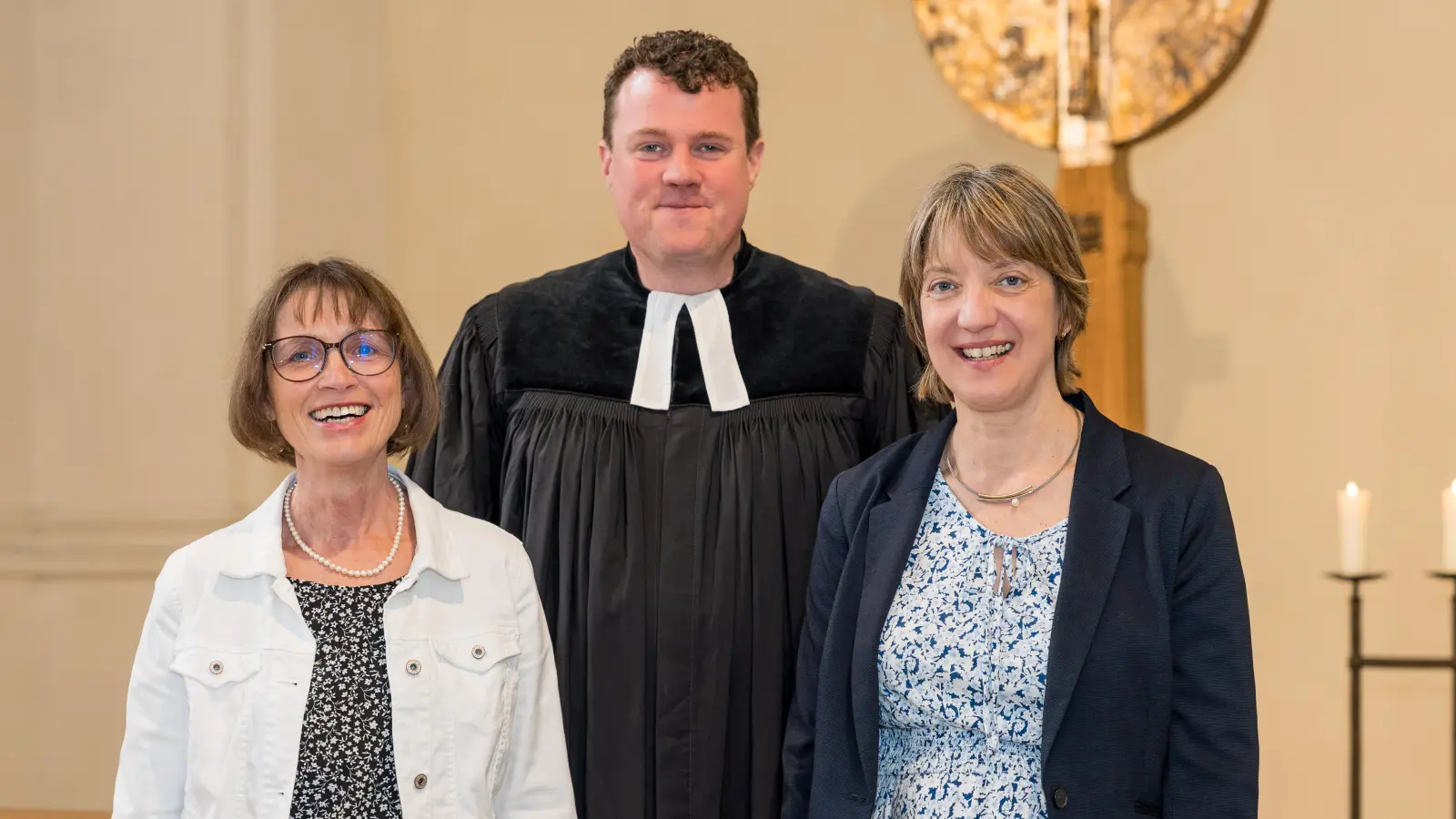 Kirchenmusikerin Gertrud Götzfried (links) mit Pfarrer Christoph Maser und Kirchenmusikdirektorin Dr. Kerstin Schatz. (Bild: Alfons Götzfried)