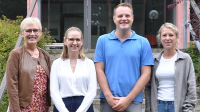  v.l.n.r. Gabriela Reitinger-Maier (Rektorin), Ulrike Wirth (Klassenleitung M9), Jonas Dittrich (Klassenleitung R9), Kerstin Bereczuk (Klassenleitung R5) (Bild: Sebastian Bäumler)