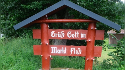 „Grüß Gott im Markt“. So begrüßt der 1077-jährige Markt Floß seine Gäste. (Bild: Fred Lehner)