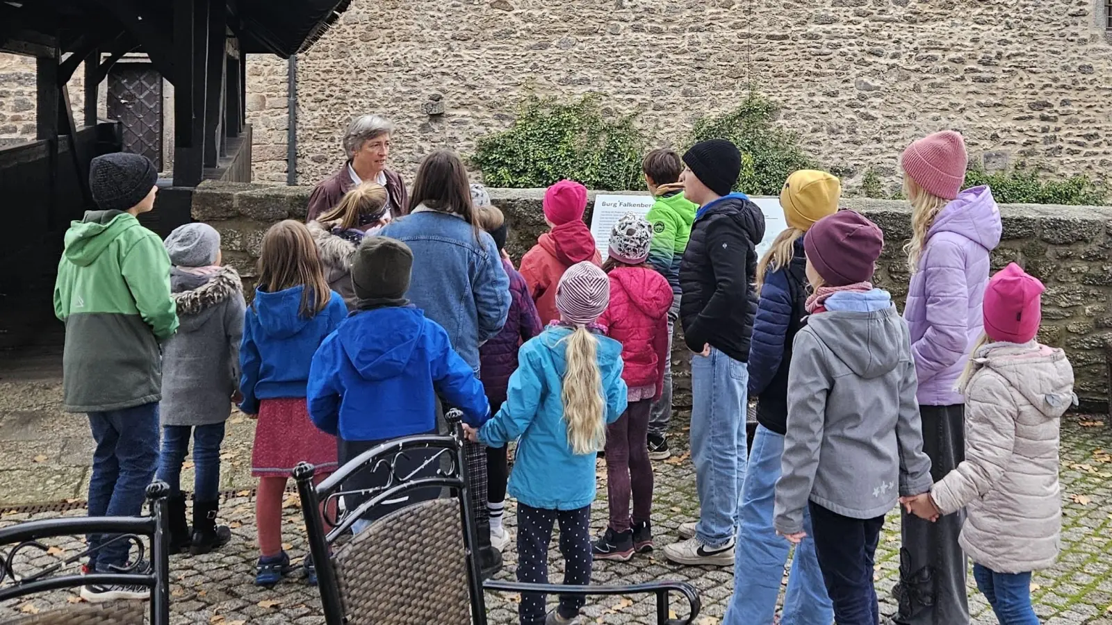 Auf der Jagd nach Burggespenstern und anderen Schätzen in der Burg Falkenberg. (Bild: Anja Brysch)