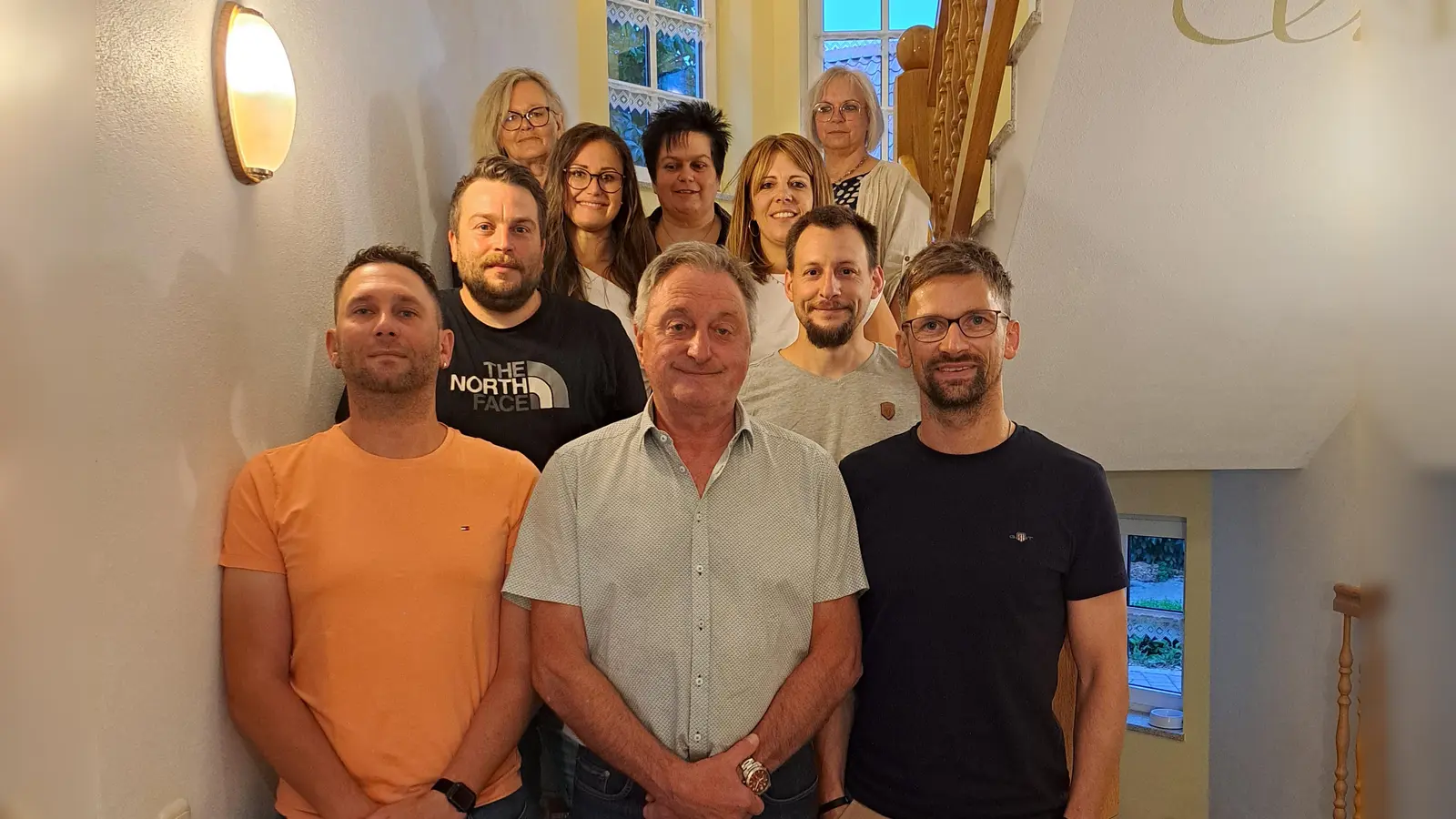 Neuwahlen standen beim Verein „Kopf hoch” Konnersreuth an. Im Bild (obere Reihe von links) Doris Plaß, Sonja Zimmermann, Heidrun Andritzky (2. Reihe von oben von links) Julia Wörner, Sabrina Wenisch (2. Reihe von unten von links) Frank Walenta, Tobias Lauterbach (untere Reihe von links) Andreas Heinritz, Edgar Wenisch, Wolfgang Pötzl (Bild: Wolfgang Pötzl)
