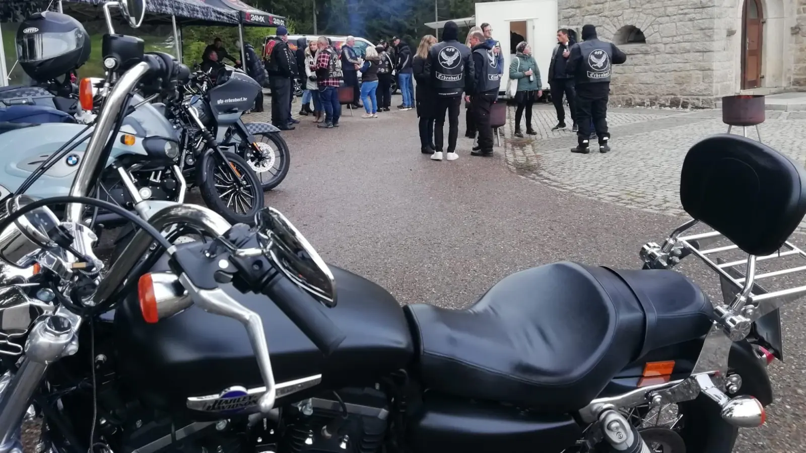 Die Motorradfreunde GFP Erbendorf feierten in Wäldern einen Motorradgottesdienst. (Bild: GFP Erbendorf/exb)