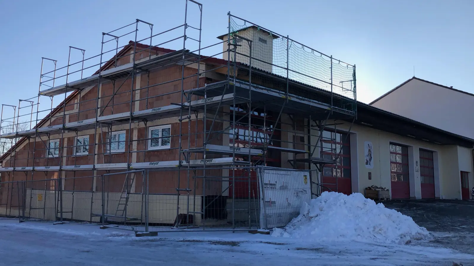 Das Feuerwehrgerätehaus Neusorg wird erweitert. (Bild: Feuerwehr Neusorg/exb)