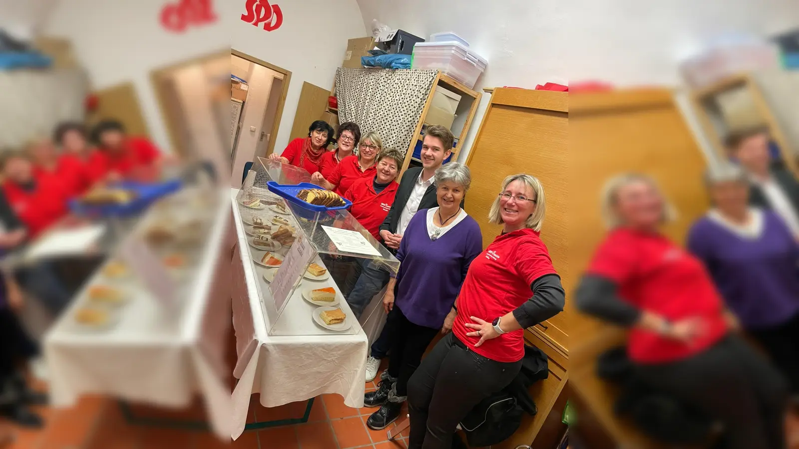 Bundestagskandidat David Mandrella mit Hildegard Geismann, 3. Bürgermeisterin und den Genossinnen Margit Rathei, Renate Dümmler, Bettina Moser, Monika Kick und Heike Graf (v.l.n.r.) Bild: Michael Gradl. (Bild: Michael Gradl)