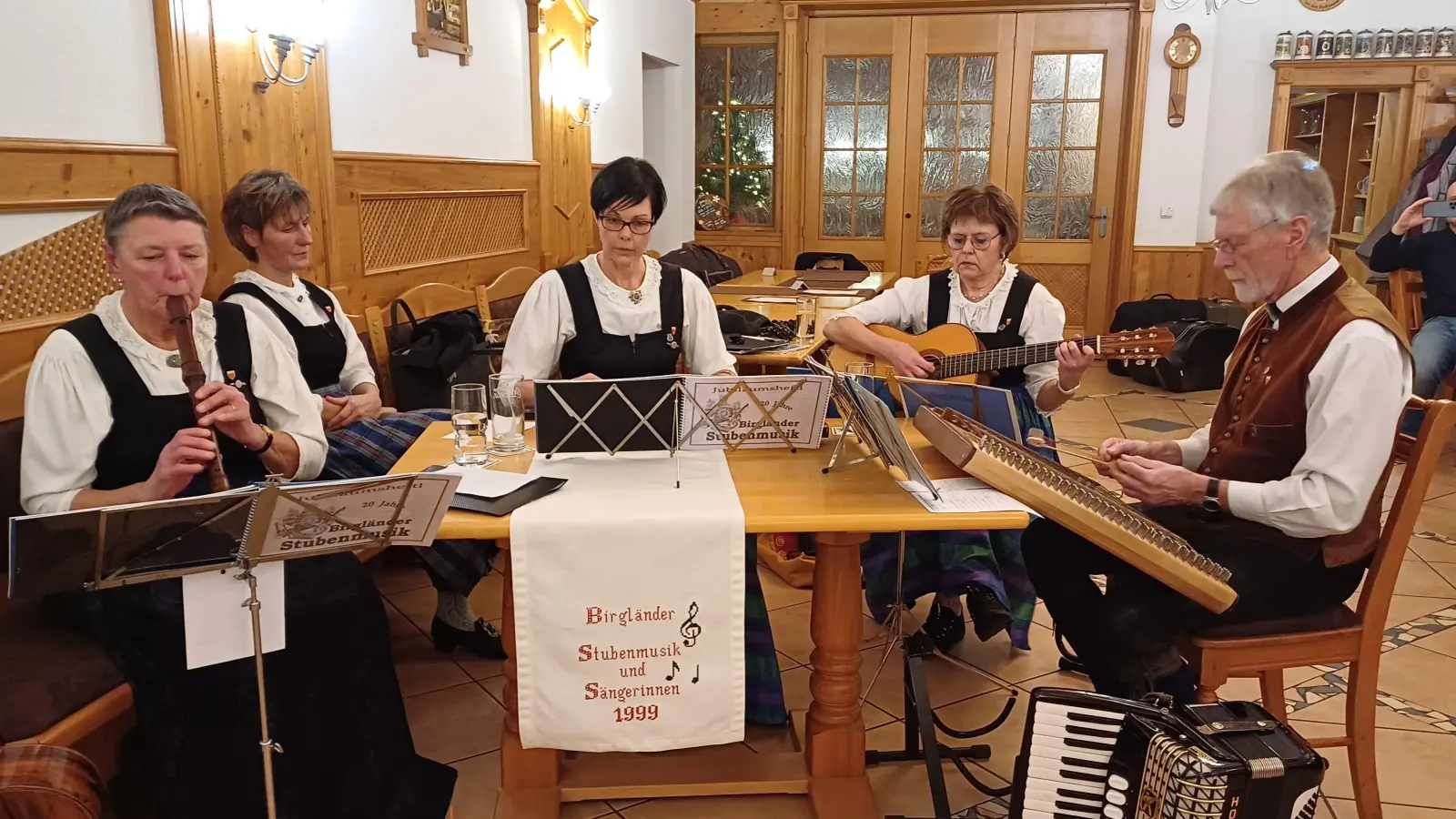 Die Birgländer Stubenmusik bei ihrem letzten offiziellen Auftritt. (Bild: Gerda Donhauser)