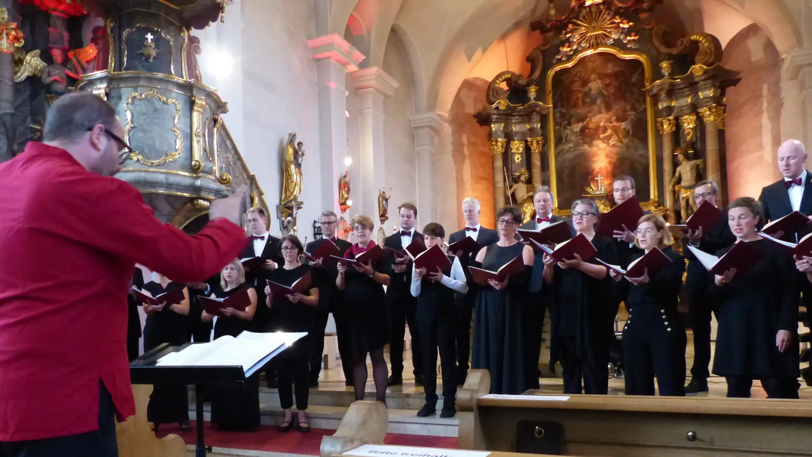 Kammerchor TASK (Thüringer Akademischer Singkreis) unter der Leitung von Jörg Genslein. (Bild: Roswitha Heining)