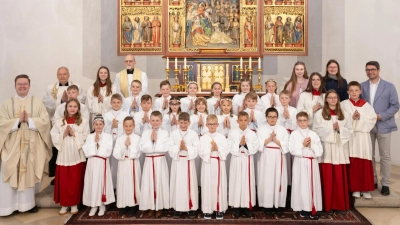 Am 11. Mai 2025 fand die Kommunion der Schüler der Klassen 3a, 3c und 1 Schüler aus der Montessori Schule Arzberg mit 21 Kindern statt. (Bild: Fotostudio Hummer)