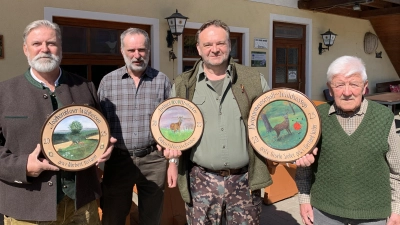 von links: Norbert Helgert, Hegegemeinschaftsvorsitzender Helmut Übelacker, Gerhard Sieber und Norbert Fleißner. (Bild: Robert Fleißner)