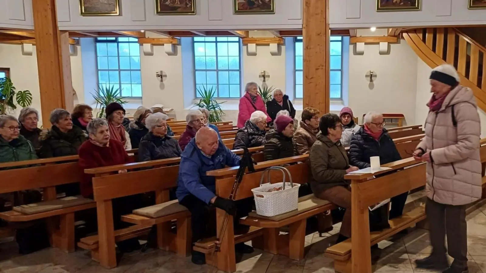 Die DJK-Senioren trafen sich in der Etzenrichter St. Nikolauskirche zur Adventfeier (Bild: Herma Krettner)