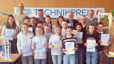 Die stolzen Gewinner des diesjährigen emz-Wettbewerbs am JAS-Gymnasium Nabburg. (Bild: Andreas Fröhlich )