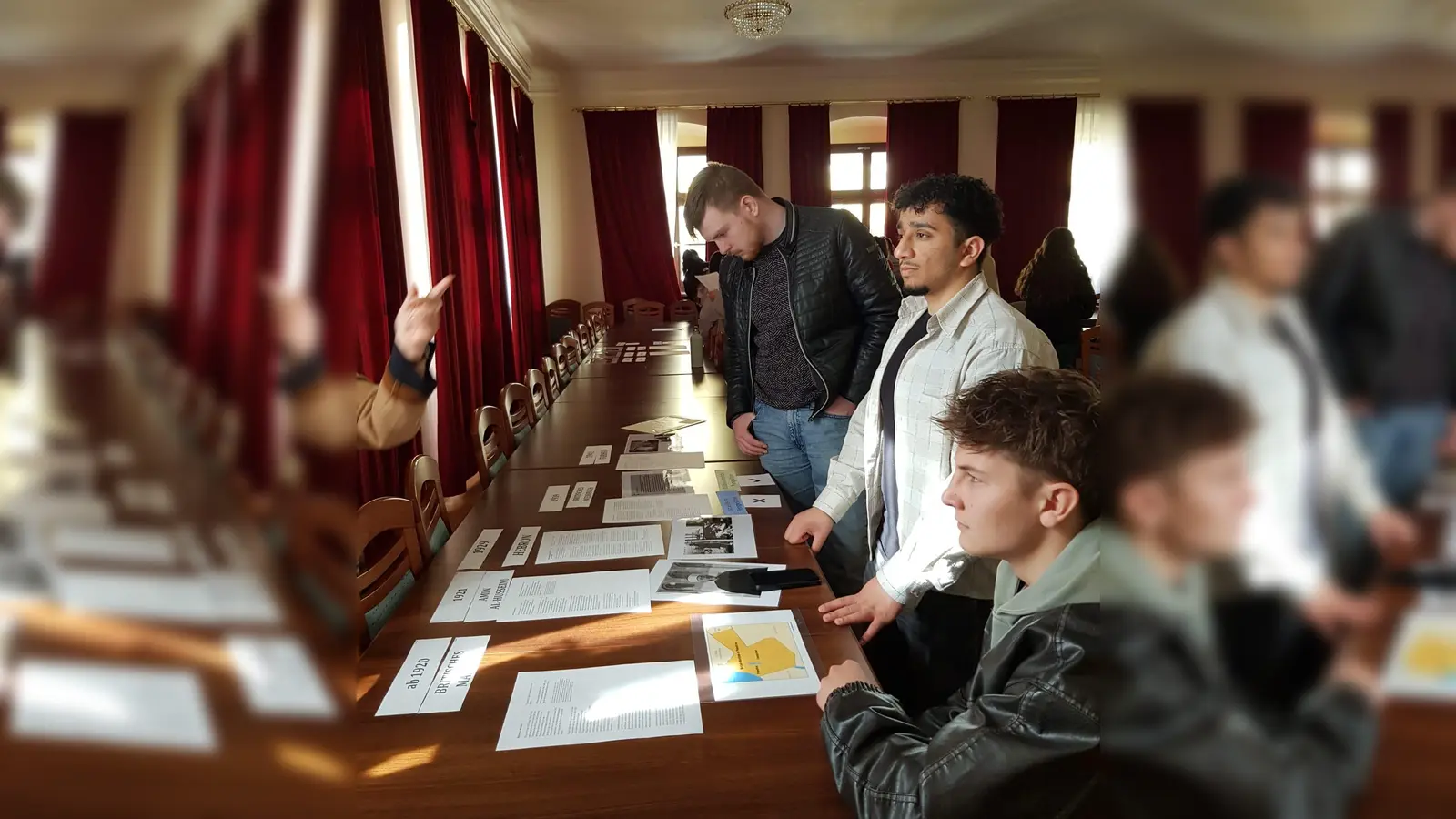 Einen intensiven Workshop zum Nahost-Konflikt erlebten die Fachoberschüler bei der Israelitischen Kultusgemeinde Amberg.  (Bild: Katinka Glombitza)