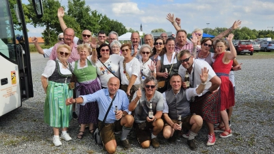 Nach dem Festbesuch entspannt und fröhlich treten sie gleich die Heimreise nach Amberg und Sulzbach-Rosenberg an. (Bild: Jürgen Delle)