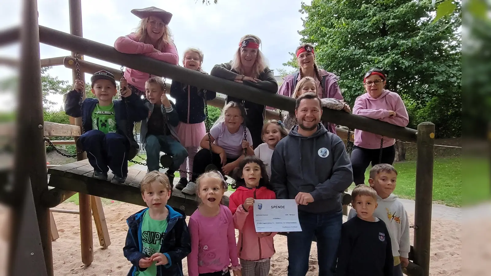 Spendenübergabe am Abschiedsabend (Bild: Markus Pöllath)