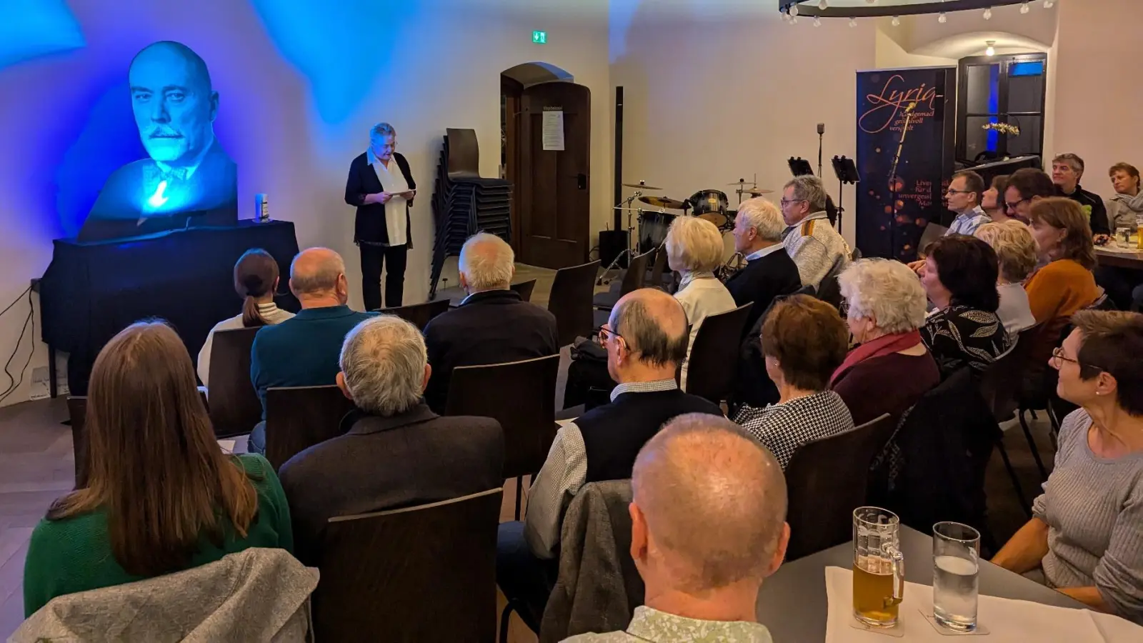 Insgesamt konnte sich über 100 Personen einen prägenden Eindruck von der Burg Falkenberg und der rundum gelungenen Museumsnacht verschaffen (Bild: Hermann Weiß)