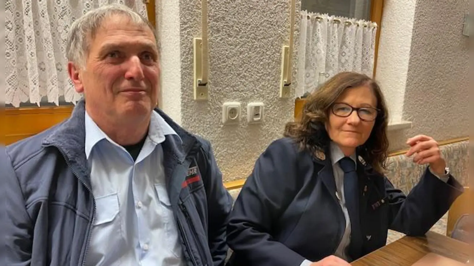 Das Team Conny Bäuml als verantwortliche Kollegin der Aktiven und Georg Straller als Verantwortlicher des Vereins der FFW Diebis arbeiten, wie man von den Mitgliedern hörte, für die Gemeinschaft FFW konstruktiv zusammen. (Bild: Michael Götz)