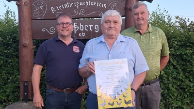 von links 1. Vorstand Udo Hildebrand, Gühl Thomas, 2. Vorstand Schiffl Willibald. (Bild: Manuela Schiffl)