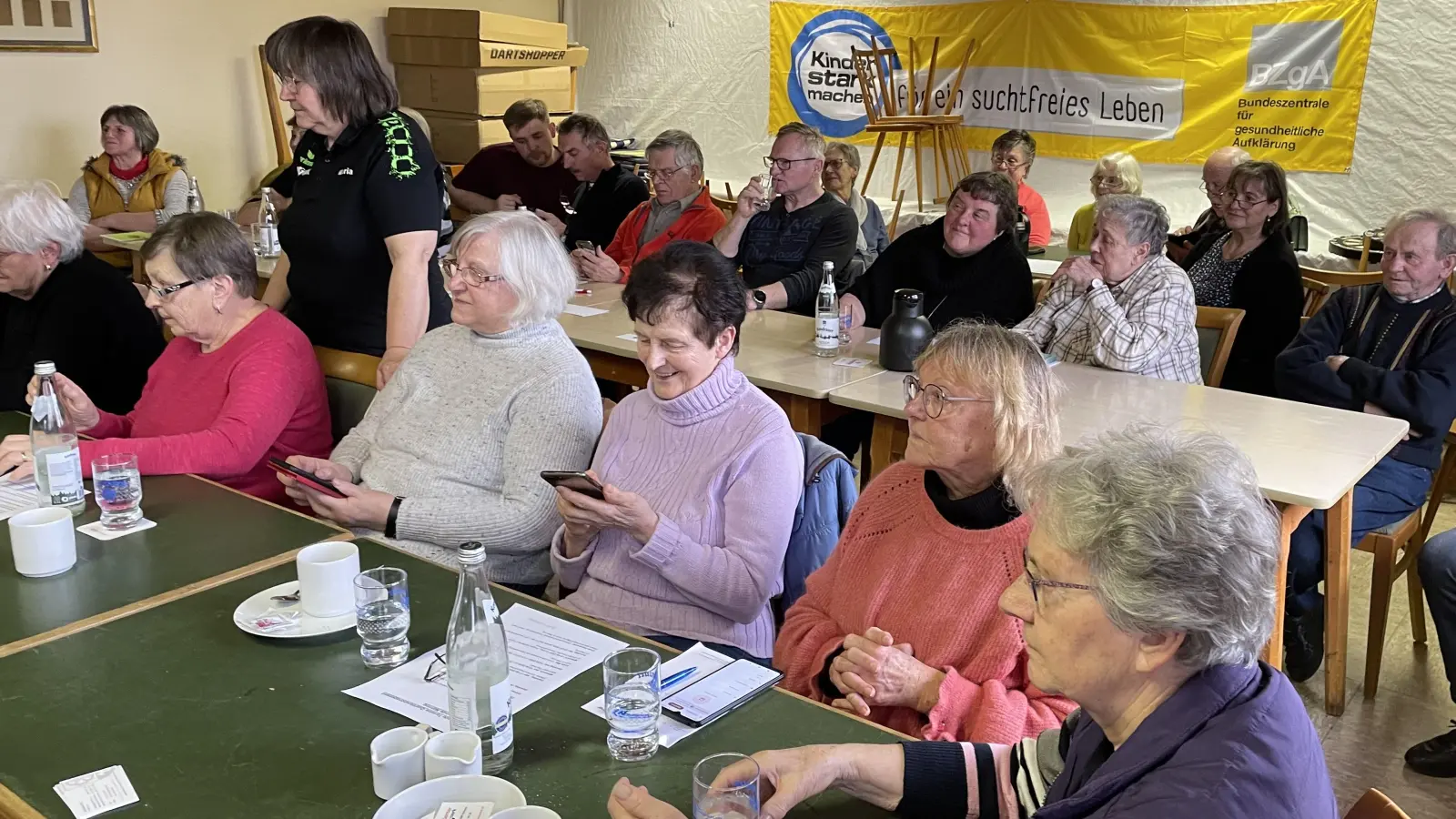 Großes Interesse herrschte beim Digitalen Infonachmittag der Marktgemeinde Mähring. Organisiert vom Quartiersmanagement und Seniorenbüro in Mähring. (Bild: Karin Achatz/exb)