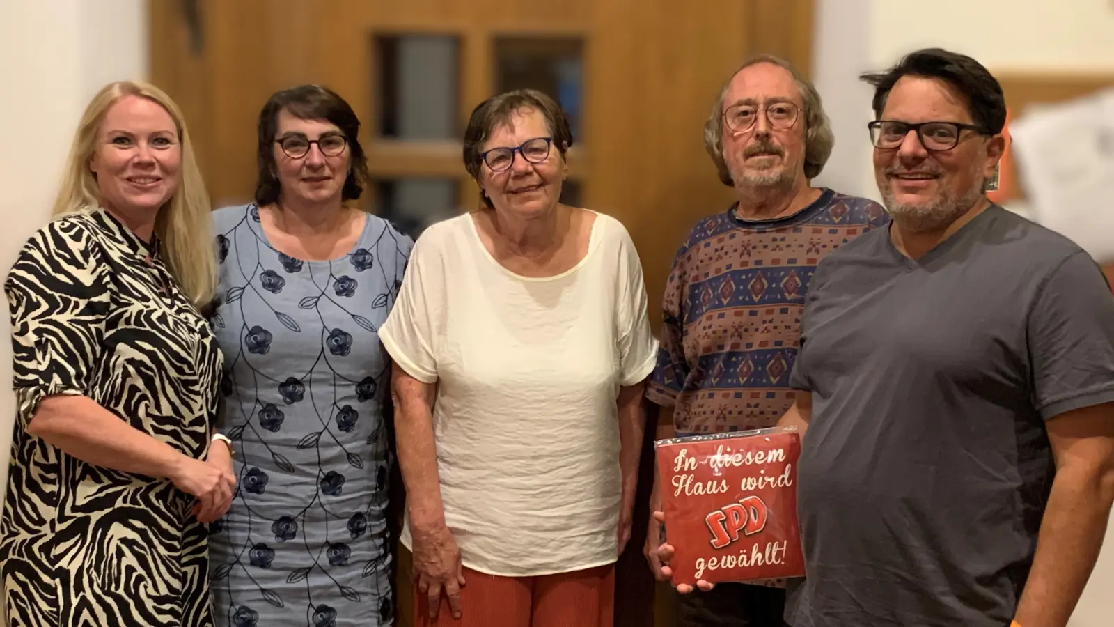 Der SPD-Ortsvereinsvorstand mit (von links) Isabell Ebert, Elke Pirner, Doris Bauer, Harald Voit und dem neuen Vorsitzenden Samir Binder. (Bild: Brigitte Bachmann-Mühlinghaus)