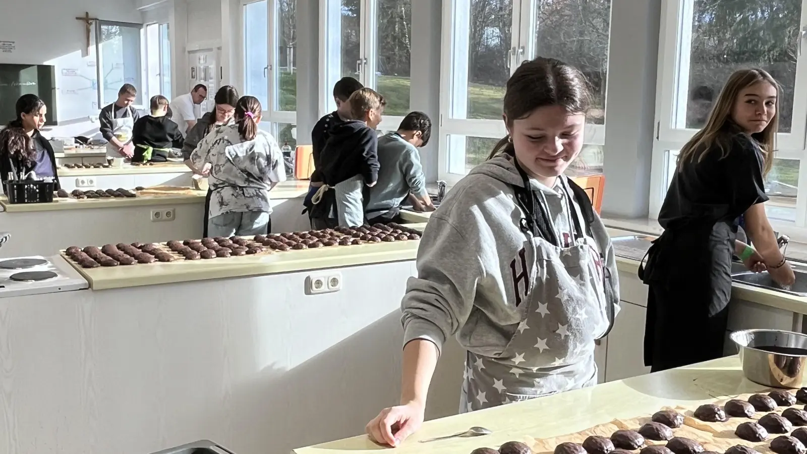 Lebkuchen backen an der Mittelschule. (Bild: Ute Müller)