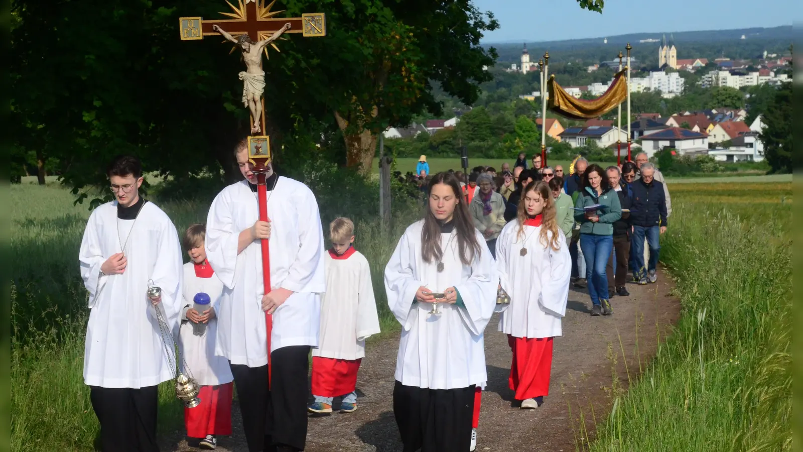 Flurprozession von St. Josef zur Dorfkapelle von Tröglersricht.  (Bild: Helmut Kunz)