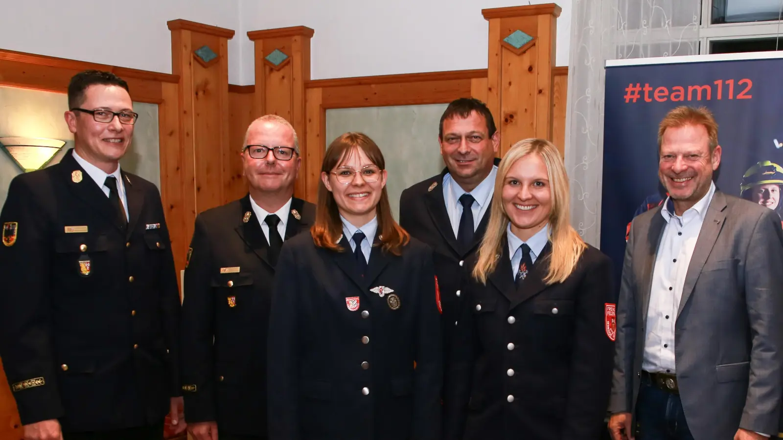 Bei der Inspektionsversammlung im Bereich 2 wurden Julia Viehauser (2.v.r.), Norbert Hiller (3.v.r.) und Anja Schlegel (4.v.r.) zu den Vertretern der Vorsitzenden, Kommandanten und Frauenbeauftragten gewählt bzw. bestimmt. (Bild: Florian Schlegel)