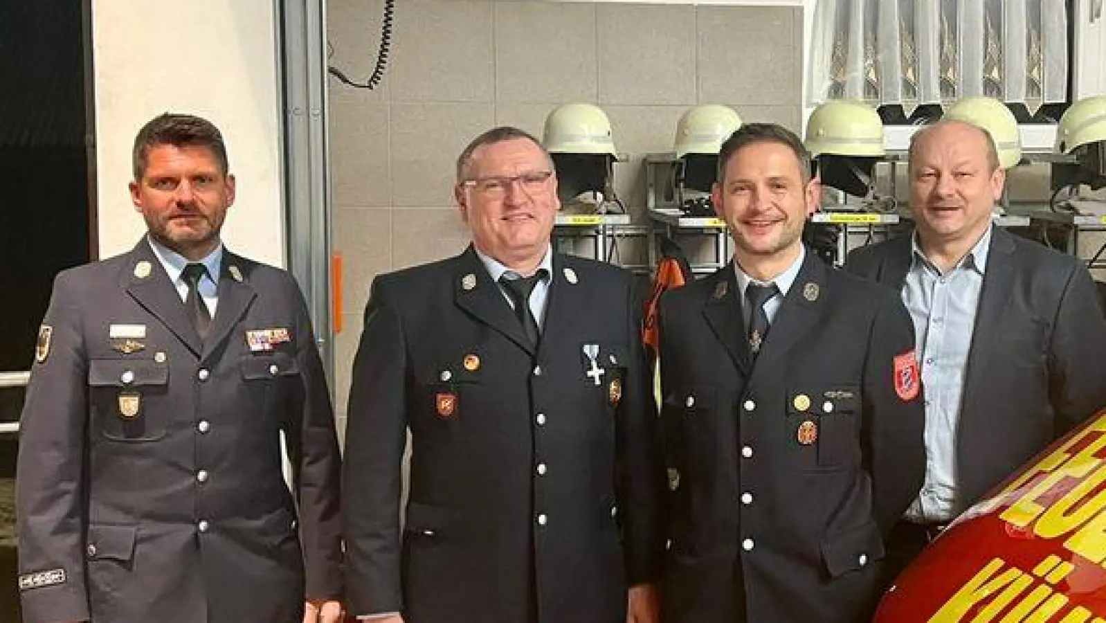 Erster Kommandant bleibt Manfred Wagner (Zweiter von links), sein Stellvertreter Manuel Ruider (Dritter von links). Mit im Bild Kreisbrandmeister Andreas Brandstätter (links) und Zweiter Bürgermeister Robert Hechtl (rechts). <br> <br> (Bild: Markus Hechtl/exb)