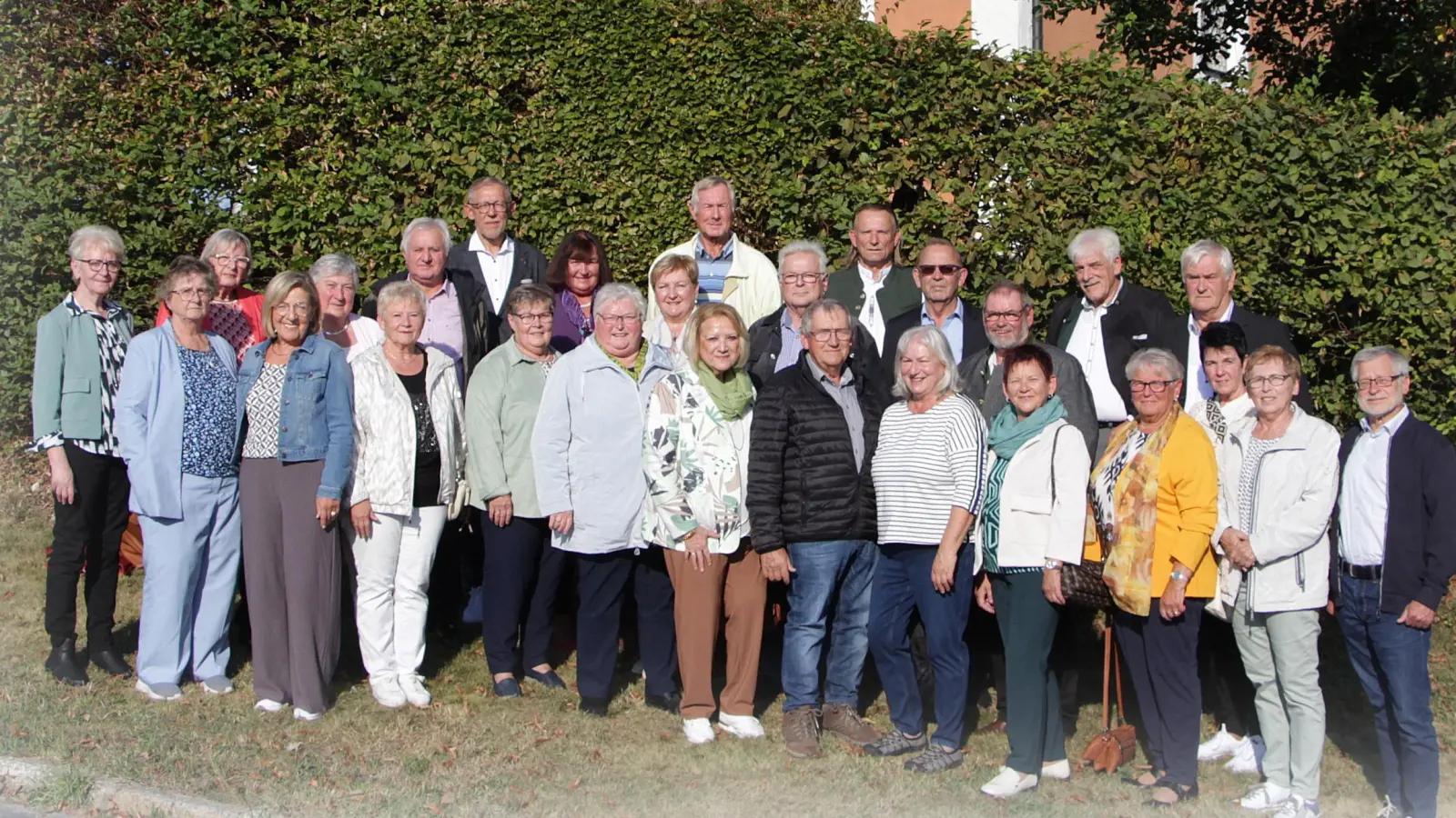 Gruppenfoto: Klassentreffen des Jahrgangs 1953/54 (Bild: Lisa Langer)