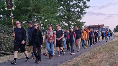 Die Pilger unterwegs zum Mariahilfberg. (Bild: Sebastian Lederer)