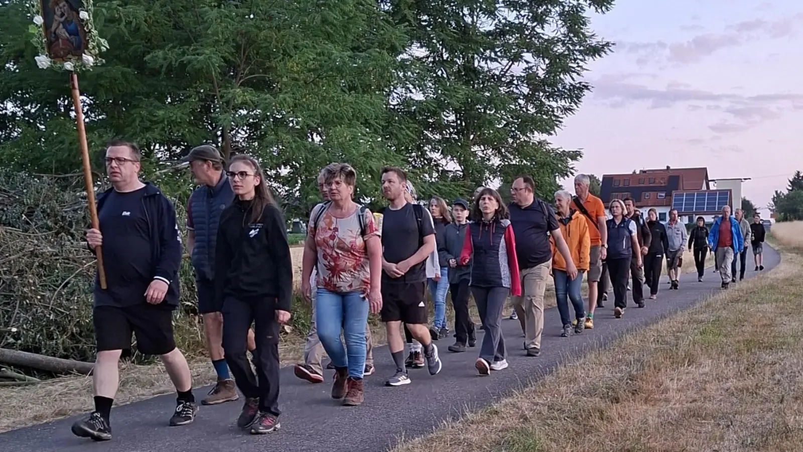 Die Pilger unterwegs zum Mariahilfberg. (Bild: Sebastian Lederer)