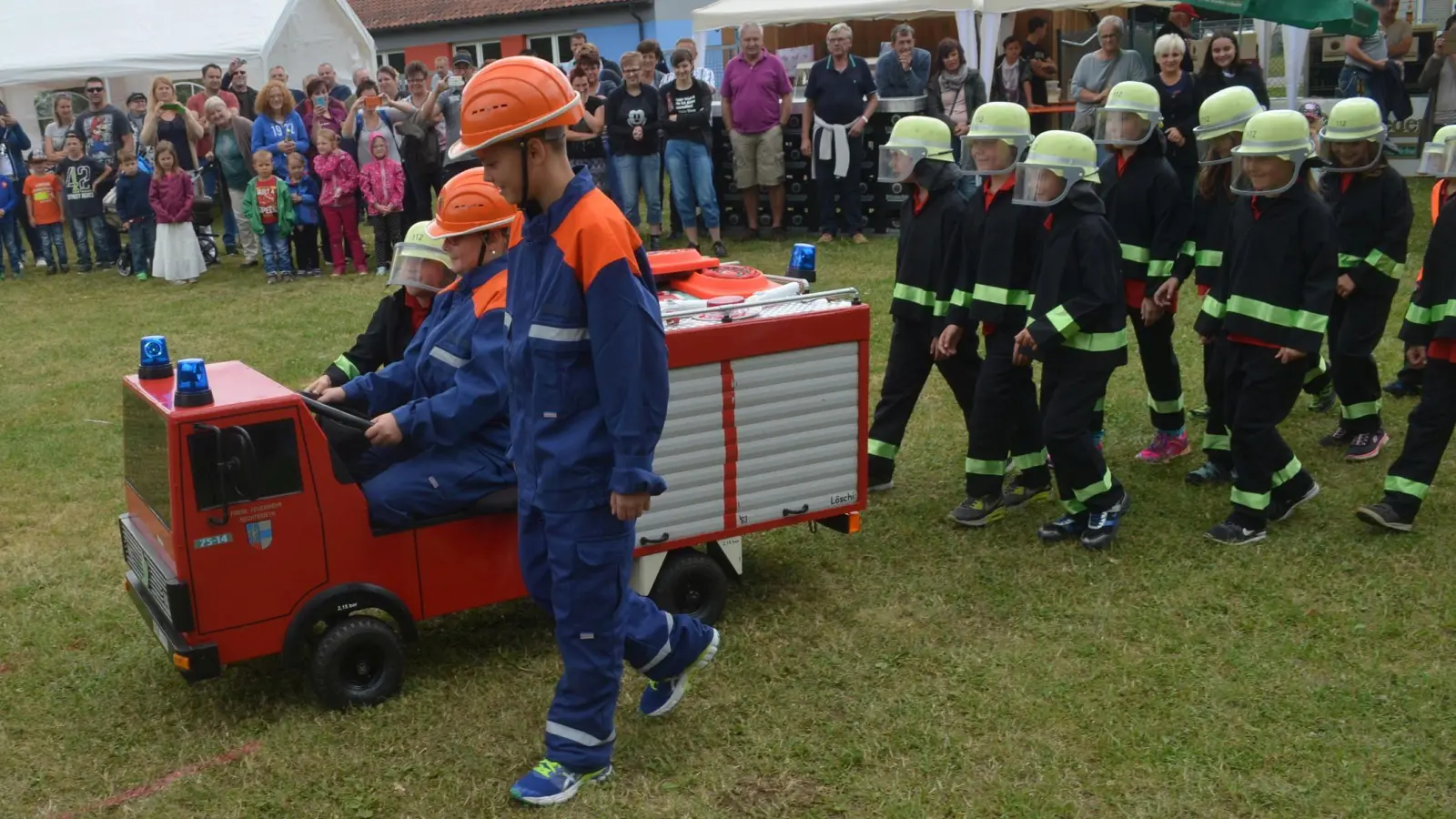 Die Bechtsriether Löschis im Einsatz. Die Gruppe nimmt als Kinderfeuerwehr in Bayern eine Vorreiterrolle ein. Sie war die erste Kinderfeuerwehr, die sich 2006 im Freistaat gegründet hat.  (Archivbild: fz)