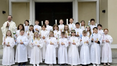 Erstkommunion in der Pfarrei Schirmitz: 18 Schirmitzer und 7 Bechtsriether Kinder gehen zum ersten Mal an den Tisch des Herrn.  (Bild: Photostudio Argauer/exb)