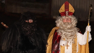 Der Nikolaus zu Besuch bei der Nikolausfeier des TSV-Sparte Turnen. (Bild: Benjamin Schlicht)